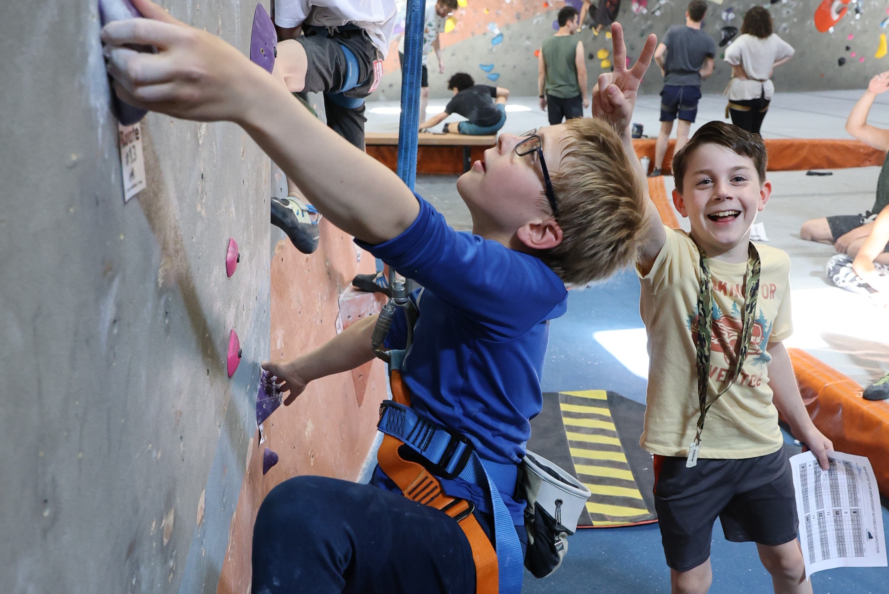 Youth Climbing Group Ages 10+ (1 Month Enrollment)